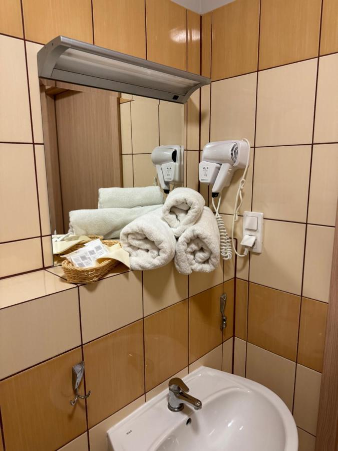 萨比诺瓦 Politechnika Warszawska Osrodek Wypoczynkowy酒店 外观 照片